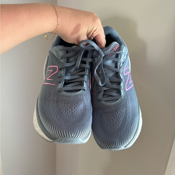 New Balance women's W840fv1 Running Shoe - Picture 6 of 7